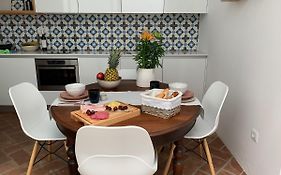 Stylish Townhouse With Gallery In The Heart Of Tavira For Two